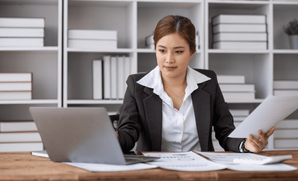 Translator providing Certified Translation services in New York for business and personal documents, ensuring accuracy.