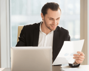 A certified linguist prepares a notarized affidavit using Russian Translation Services in New York for legal compliance.